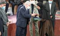 تجلیل از قهرمان ورزشی و بانوی پرستار خط مقدم مبارزه با کرونا بیمارستان سینا همدان 